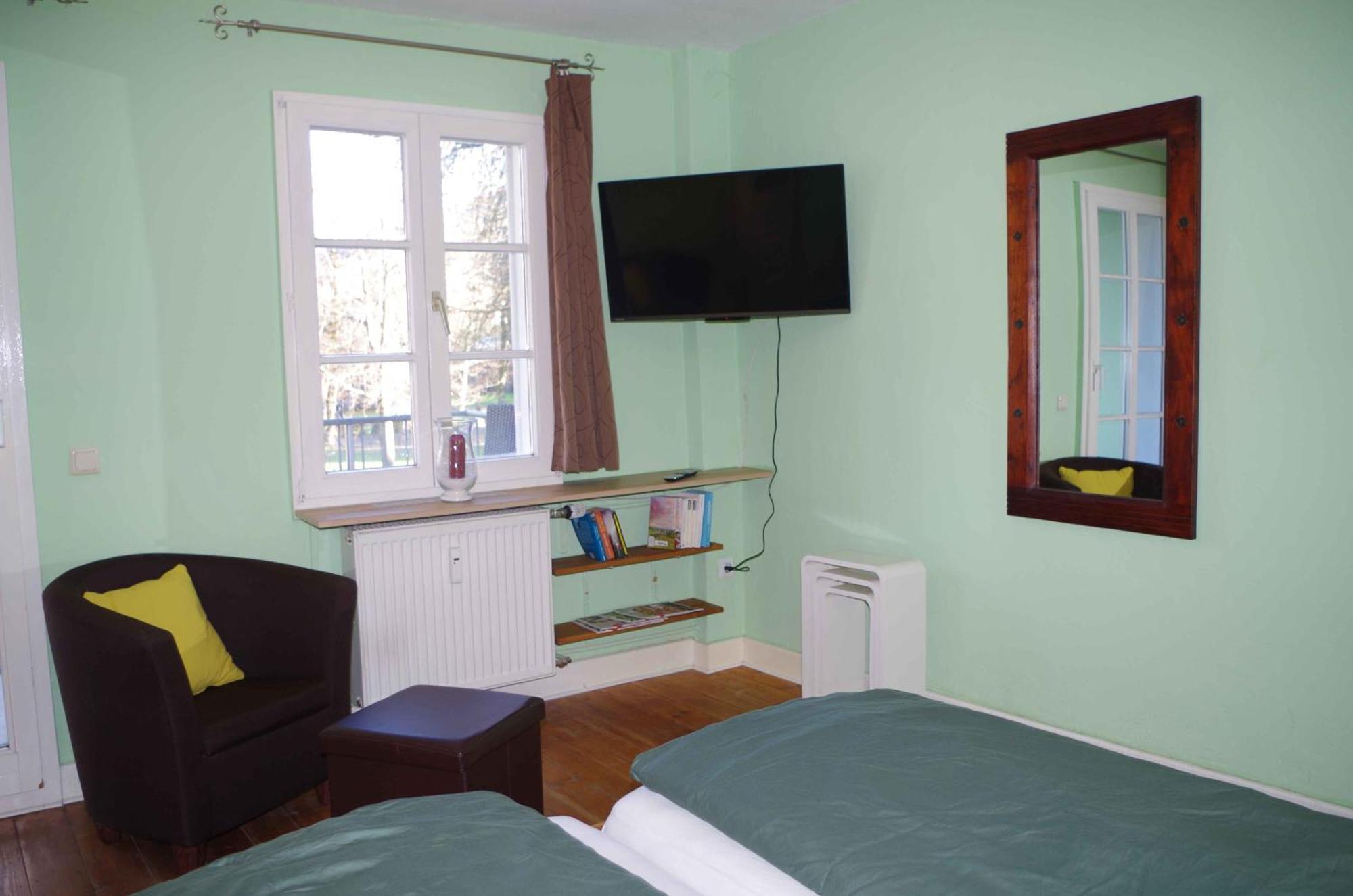 Ferien-Wohnung Am Menzer-Park Neckargemünd エクステリア 写真